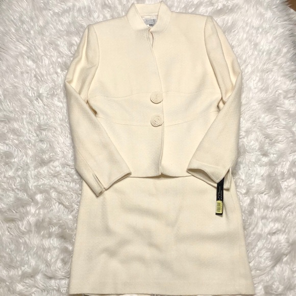 Tahari Dresses & Skirts - Tahari Skirt Suit Set